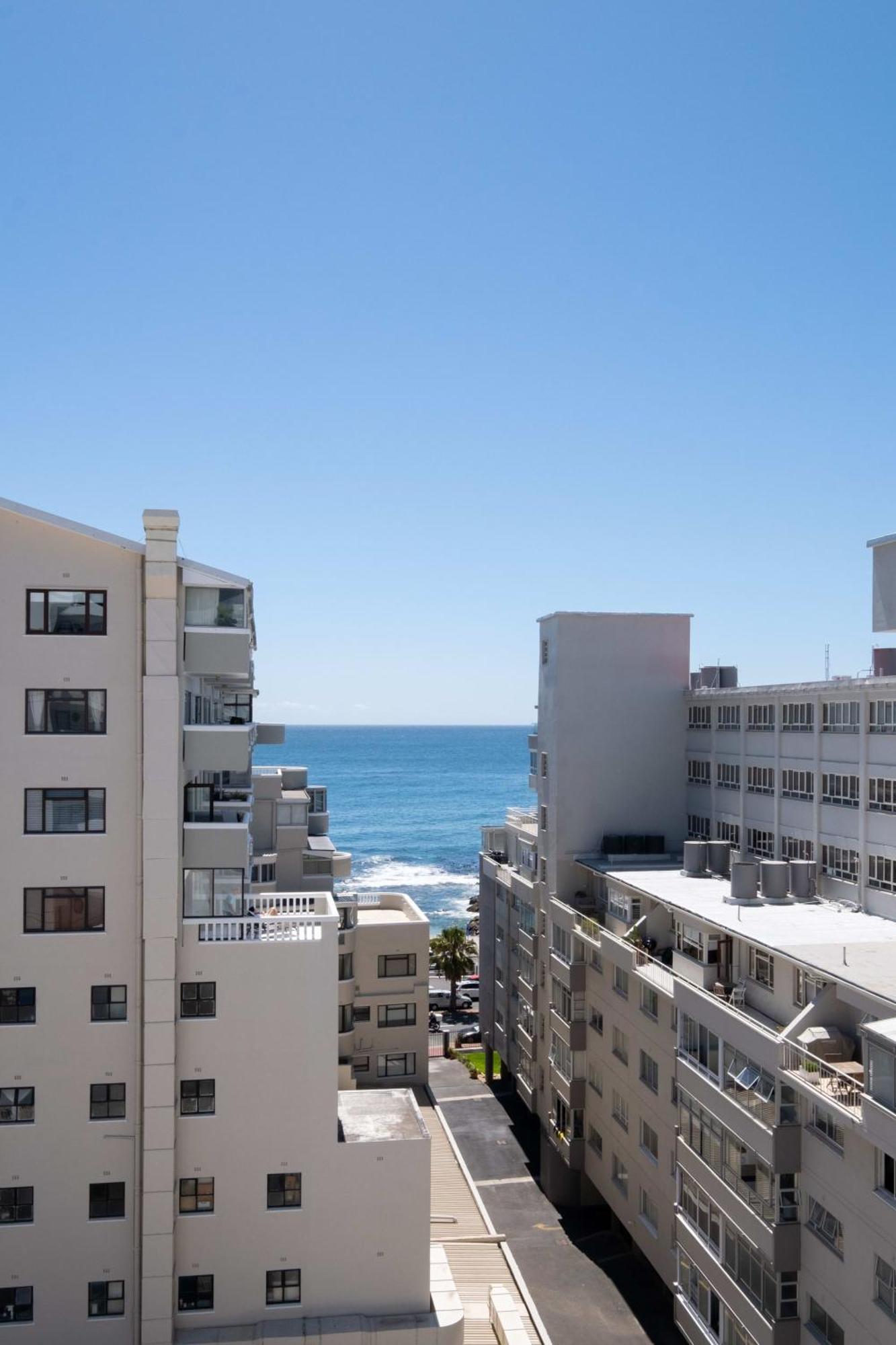 Flamingo 201- One Bedroom Sea Point *